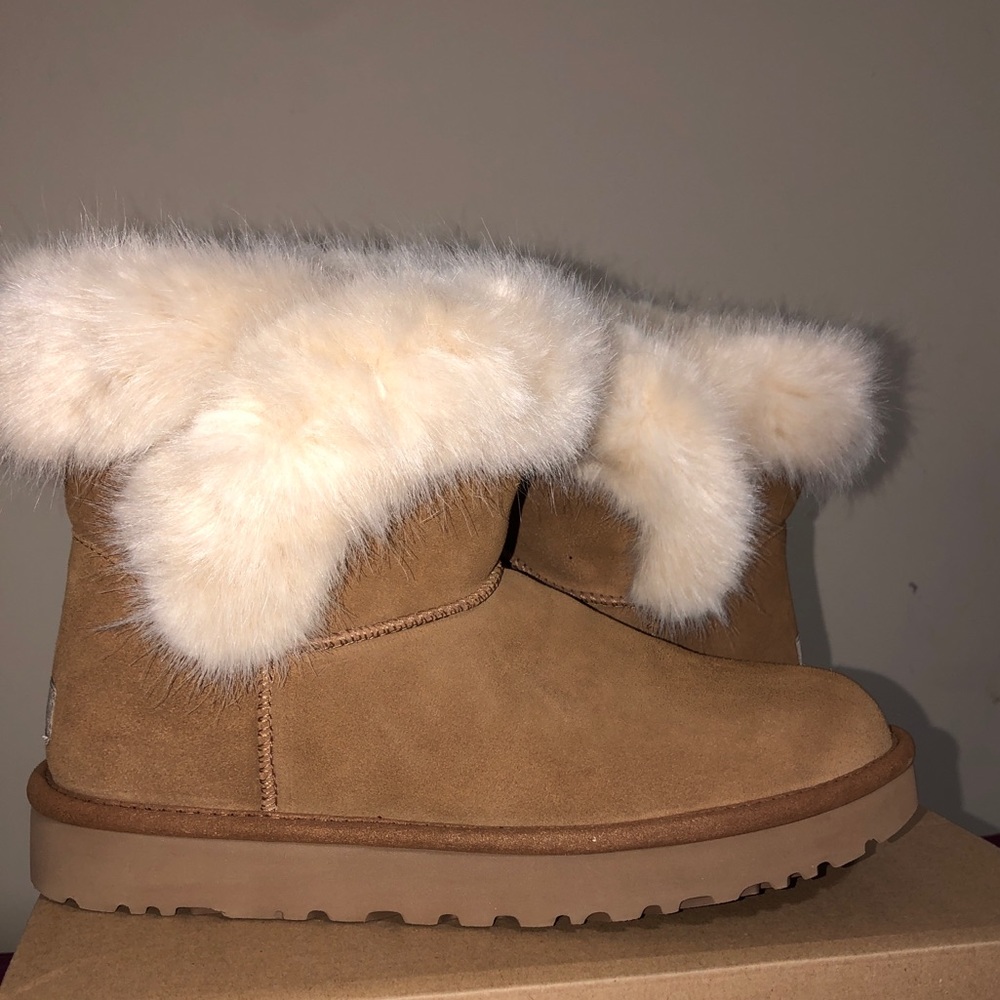 Ugg size 10 in women’s, chestnut low fluff boots